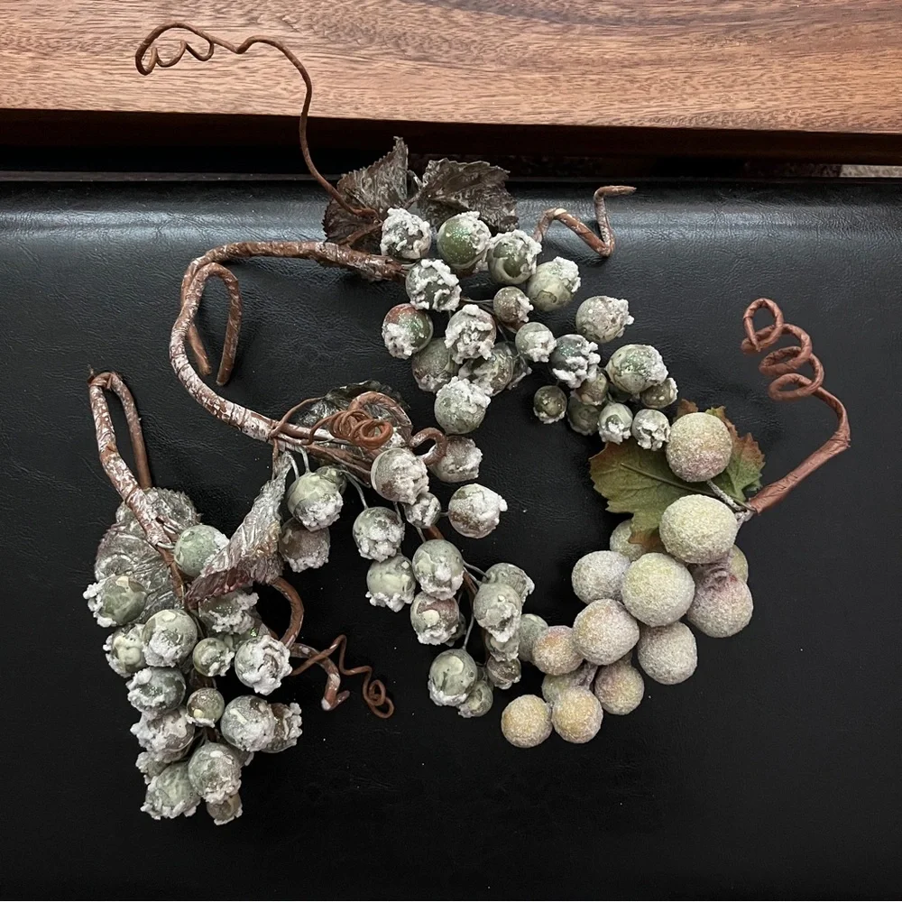 Frosted Artificial Grapevine Decor (4)